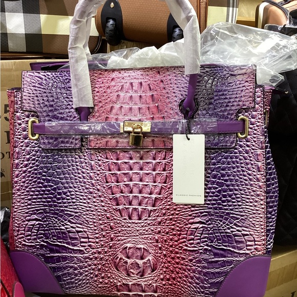 FASHION & CLASSY TRAVEL IN STYLE CARRY ON!